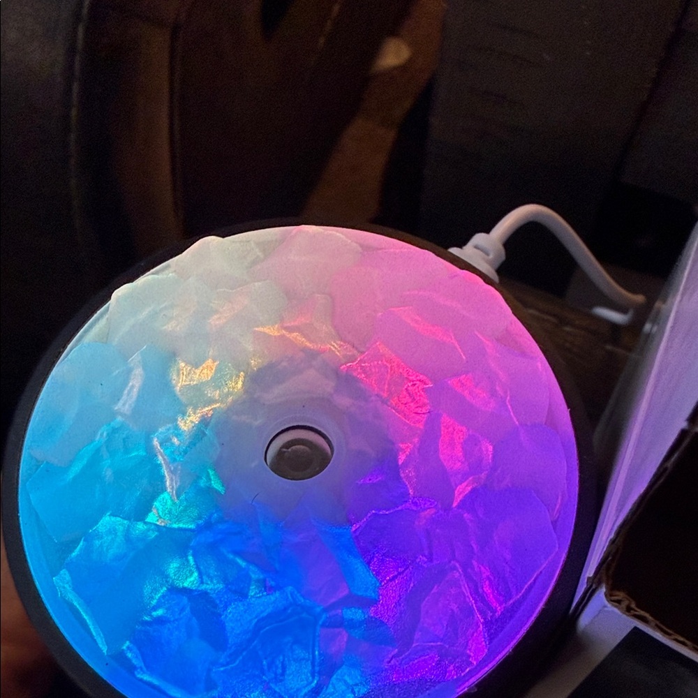RGB LED Humidifier with Colorful Light - Picture 2 of 9
